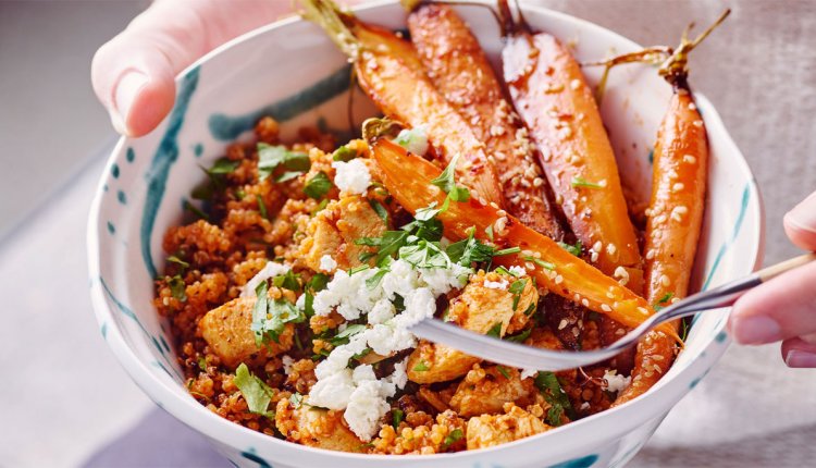 Roerbak van Quinoa met kruidige kip