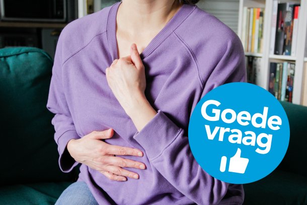 vrouw in paarse trui met paniekaanval